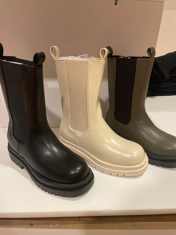 Stride Boots (Off White